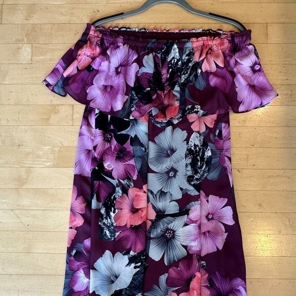 CeCe floral off the shoulder shift dress, Small. CB2027 - Picture 2 of 5